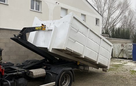 Location benne Yvelines – Chargement avec camion grue 78